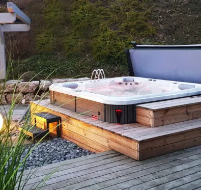 Poolcraft Ltd - Waterwave series 3 spa with jets running